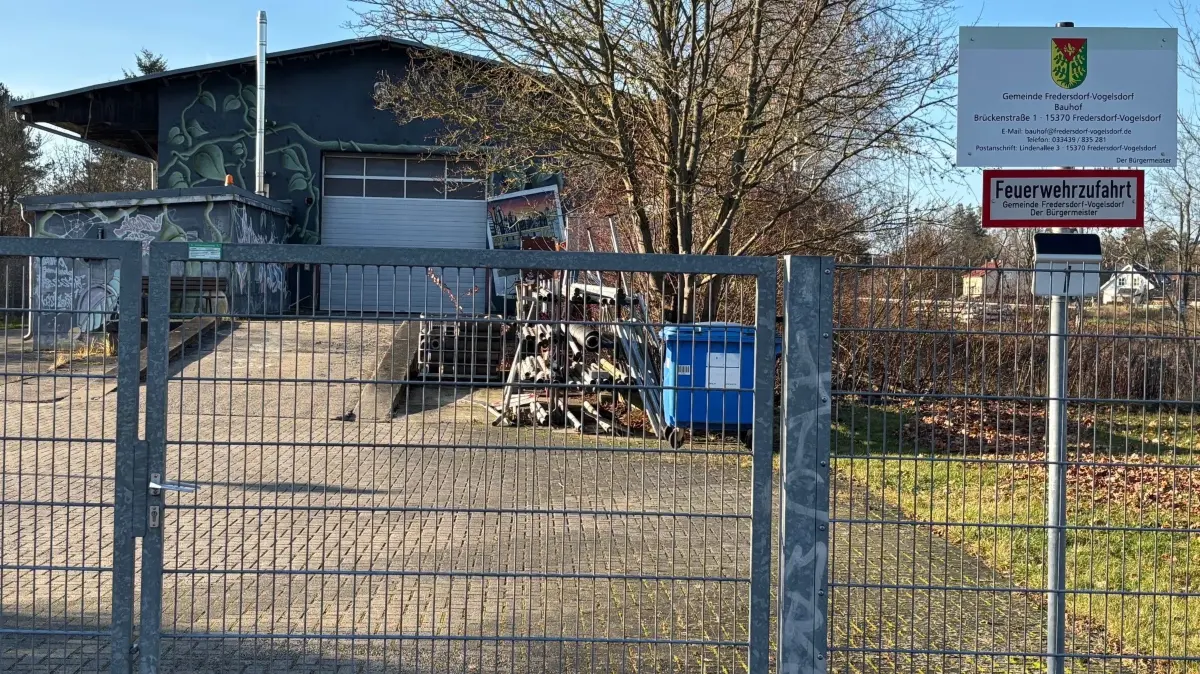 Bauhof von Fredersdorf-Vogelsdorf auf der Südseite des Bahnhofs