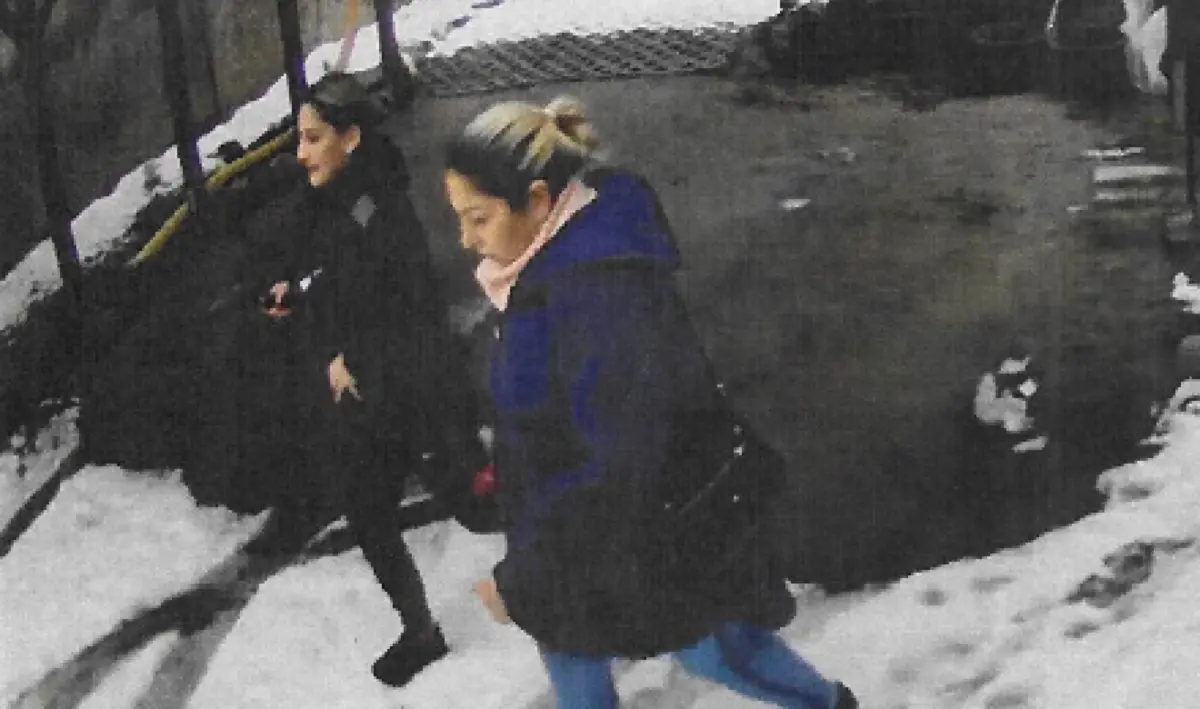 Diese beiden Damen hatten im April 2025 ein grundstück in Beiersdorf-Freudenberg betreten, ohne die Erlaubnis des Inhabers zu haben. Deshalb sucht die Polizei nach ihnen.
