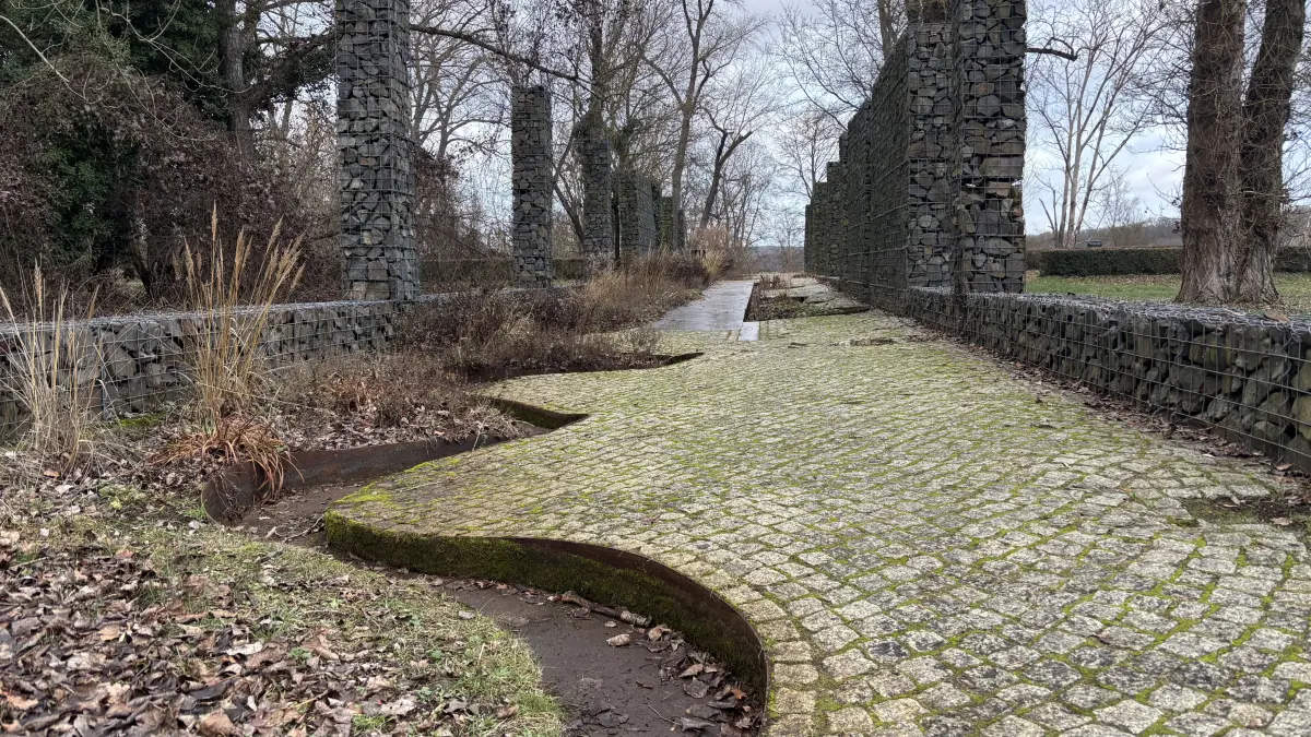 Die Brunnen "Quelle" und "Lauf" auf dem Ziegenwerder in Frankfurt (Oder) müssen saniert werden - aber nicht im Rahmen der aktuellen Arbeiten.