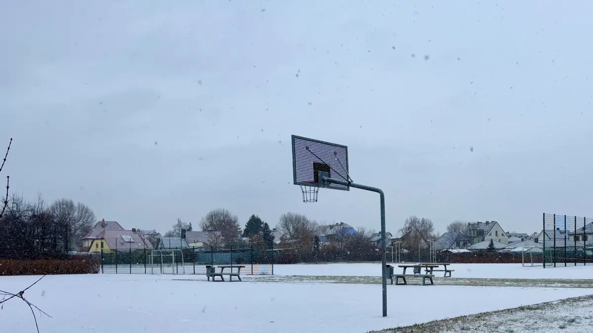An den Sportplätzen und Hallen der Stadt Eisenhüttenstadt besteht ein gewaltiger Sanierungsrückstau. Nun erhält eine Anlage 300.000 Euro. Doch wofür ist das Geld?