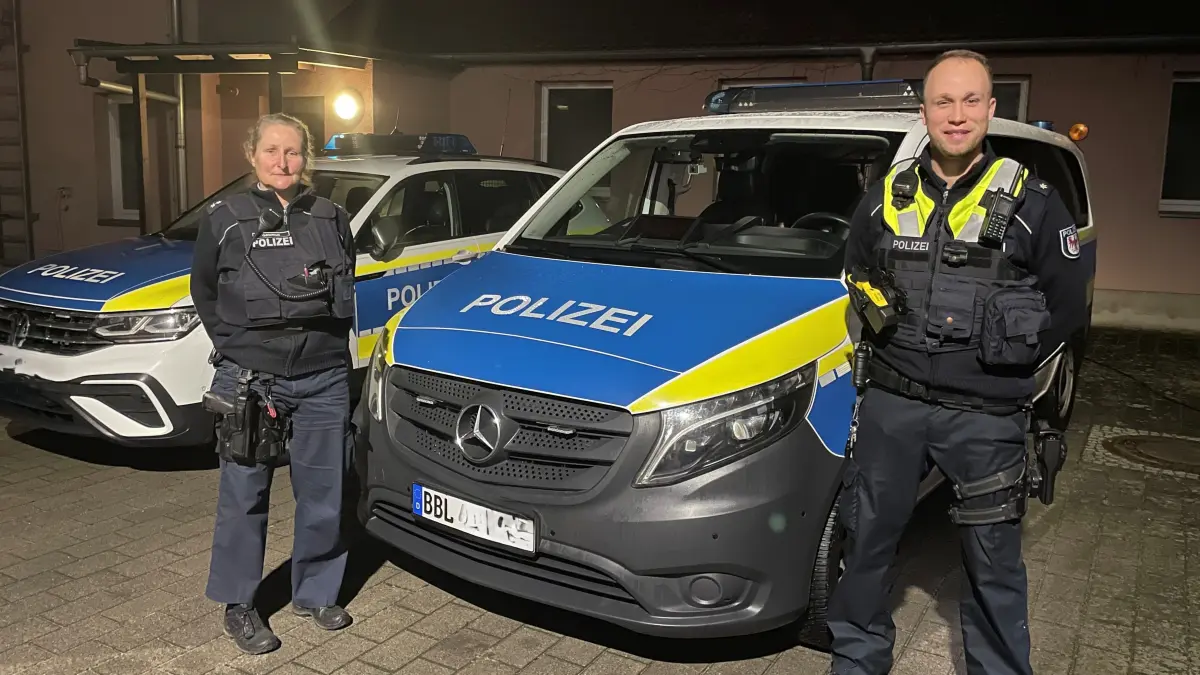 Start für einen besonderen Streifendienst: Im Wachenbereich Seelow waren Oberkommissar Claudia George und Polizeikommissar Jan Schulz zum Jahreswechsel unterwegs.