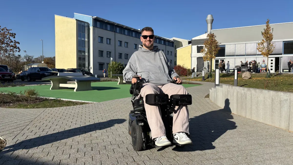 Pascal Trampe an seiner alten Schule, die Sportschule in Frankfurt (Oder)