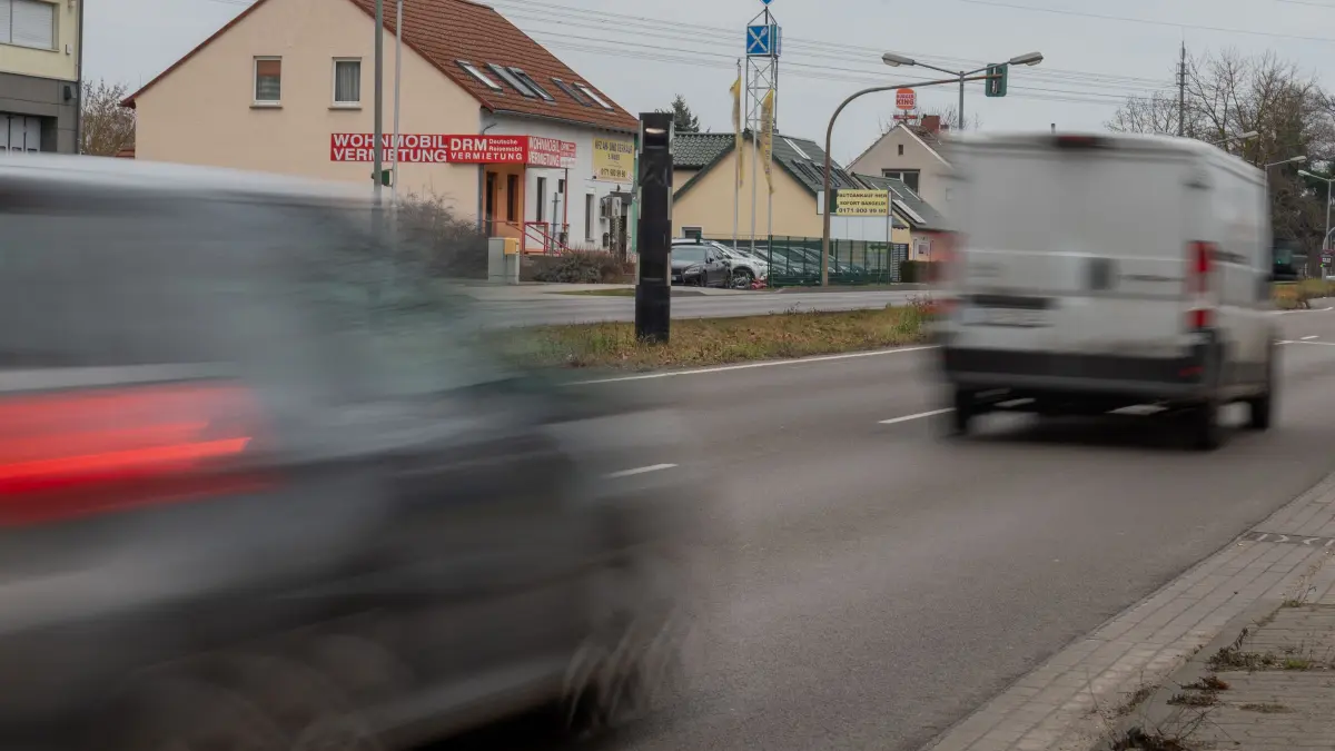 B1/5 in Vogelsdorf, stationärer Blitzer Nähe Feuerwehr