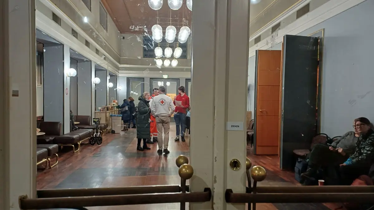 Das Rathaus in Berlin-Zehlendorf wurde kurzzeitig am Wochenende nach dem Stromausfall zum Notquartier umfunktioniert.