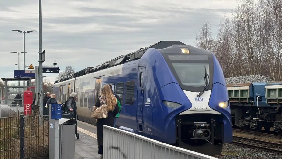 Zug am Bahnhof Werneuchen