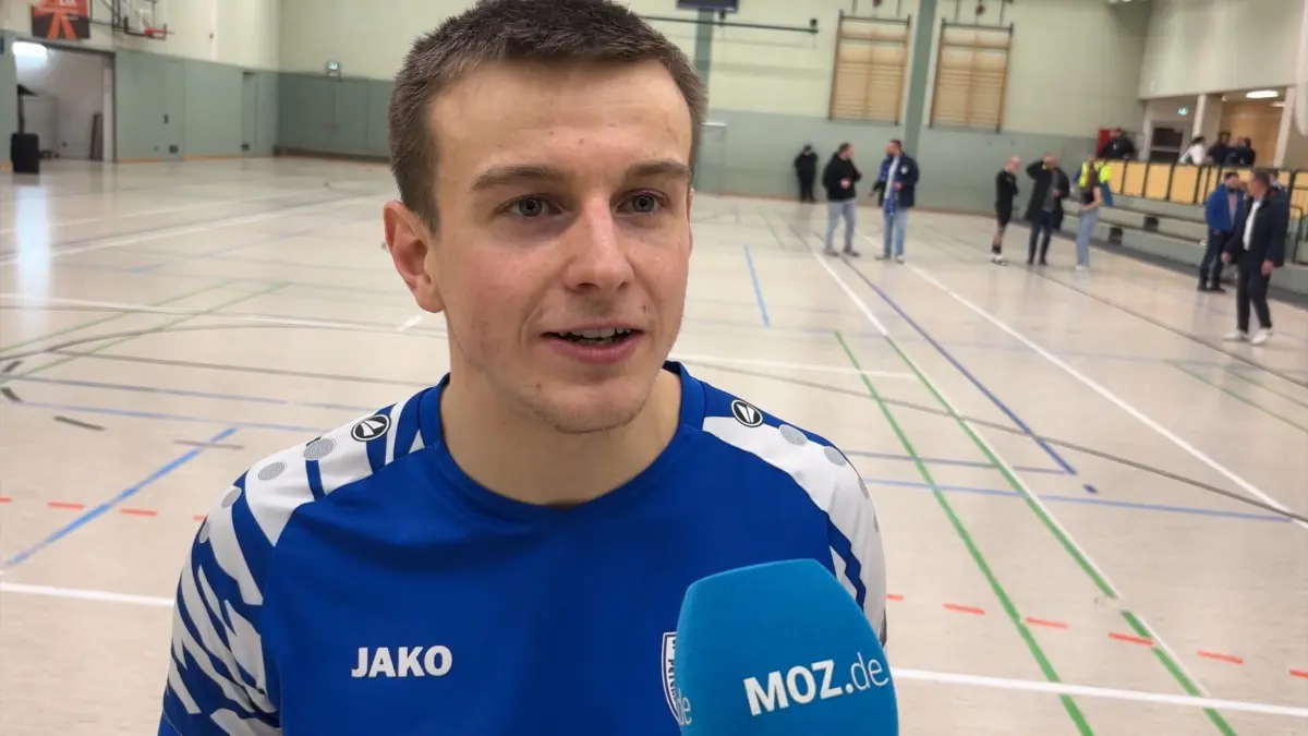Moritz Wache steht mit Blau-Weiß Petershagen-Eggersdorf in der Fußball-Brandenburgliga auf dem letzten Tabellenplatz. Am MOZ-Mikrofon spricht der Angreifer über Selbstvertrauen und den Glauben an den Klassenerhalt.
