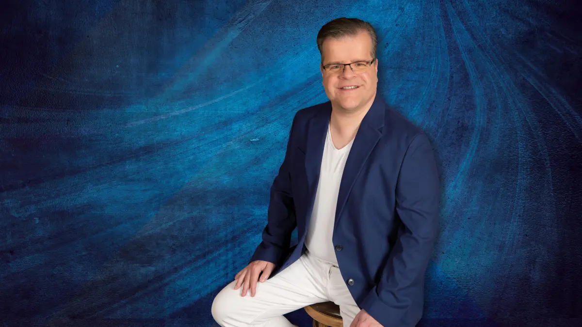 Ronny Gander Eisenhüttenstadt: Geboren in Frankfurt (Oder) und aufgewachsen in Treppeln, hat sich Ronny Gander in den letzten Jahrzehnten mit über 200 Liveauftritten jährlich einen Namen gemacht.