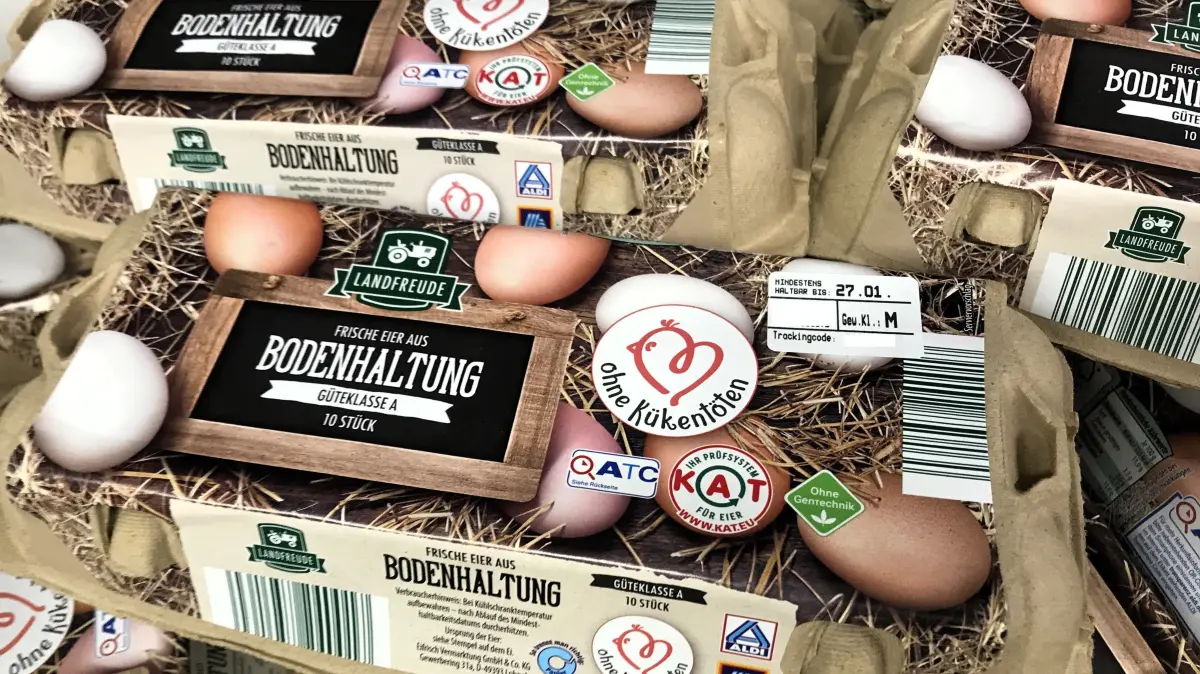 Eisenhüttenstadt. Eier aus Bodenhaltung in einem Aldi-Markt. Am 5. Januar 2026 sind die Preise für Eier in Supermärkten und Discountern um 25 Prozent erhöht worden. 07.01.2026 Foto: Frank Groneberg