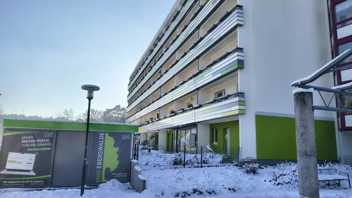 Wohnungen der WHG in der Cottbuser Straße. Die winterlichen Temperaturen sorgen dafür, dass man sich Gedanken um das richtige Heizen machen sollte.