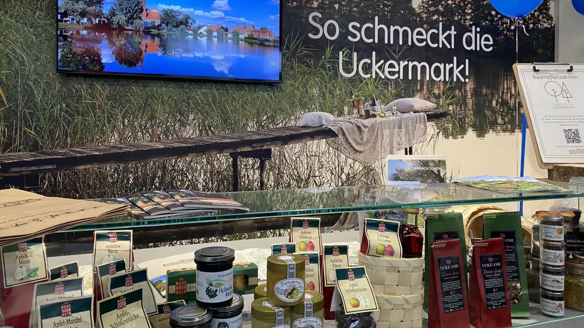 Internationale Grüne Woche: Die Uckermark präsentiert sich auch 2026 wieder auf der größten Messe der Welt für Ernährung, Landwirtschaft und Gartenbau. Die Tourismus Marketing GmbH Uckermark ist mit zahlreichen regionalen Ausstellern in Berlin dabei.
