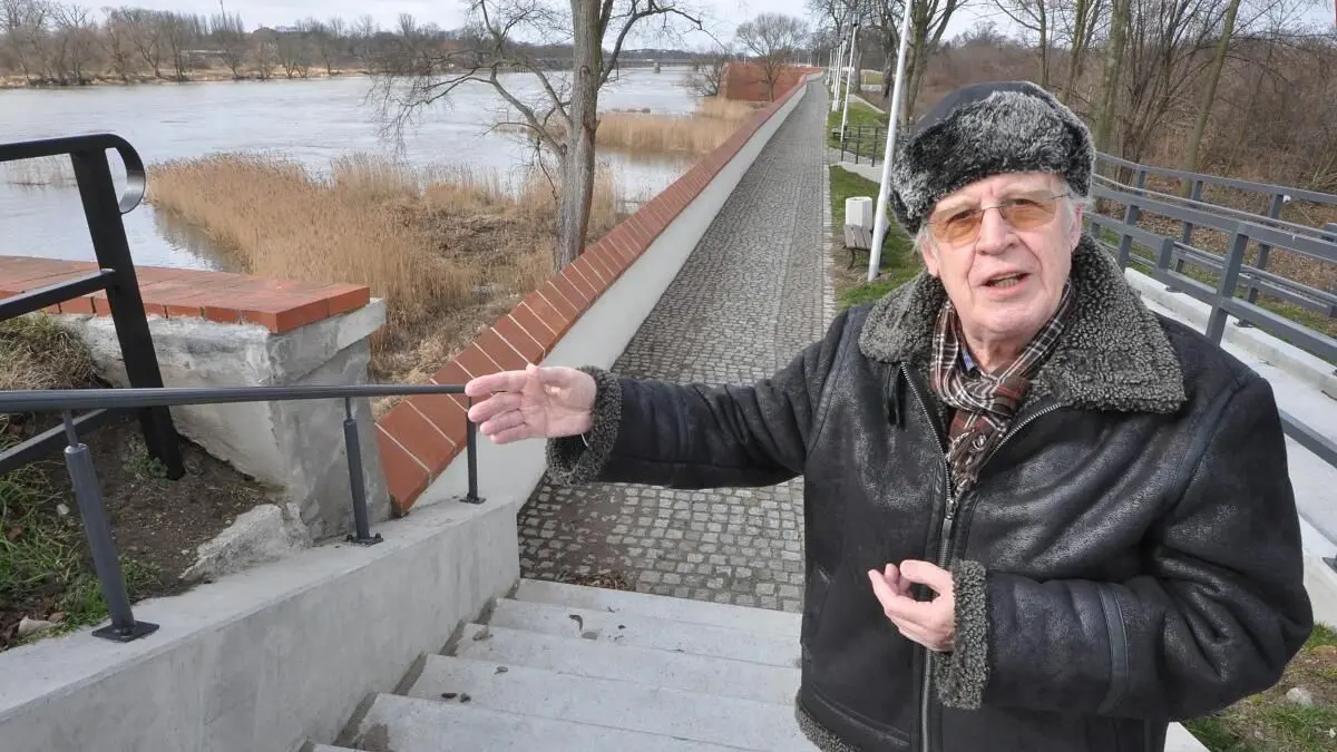Auf dem Kattewall der Festung Küstrin vor 13 Jahren. Klaus Thiel hat die Entwicklung des Festungsmuseums in Kostrzyn vo Beginn an unterstützt. Dafür wird er in beiden Teilen der Stadt hoch verehrt.