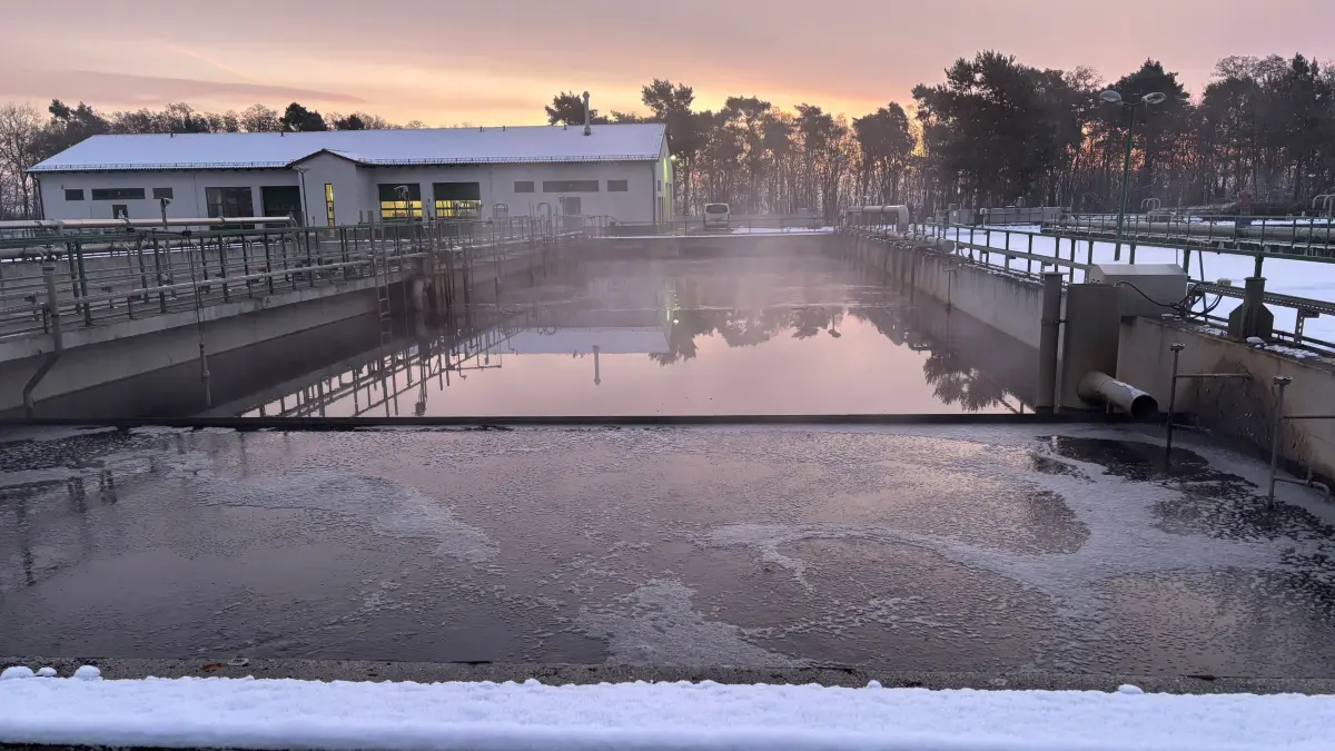 Kommunale Kläranlage vom Trinkwasser- und Abwasserzweckverband in Eisenhüttenstadt im Winter