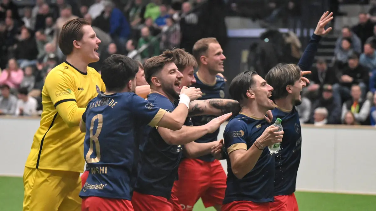Fussball : Hallenfussball in Bernau Sparkassen-Arena, Hussitencup 2026 NIEDERBARNIM MASTERS, Klosterfelde holt den Pott
FOTO BENK 09.01.2026