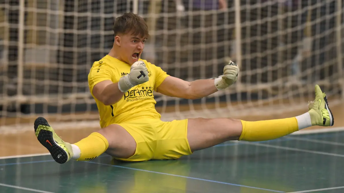 Fussball : Hallenfussball in Oranienburg in der Turm Erlebnis City, Oberhavel-Masters 2026, Otte Yorrick Hohen Neuendorf Emotion pur nach Neunmeterschießen
FOTO BENK 10.01.2026