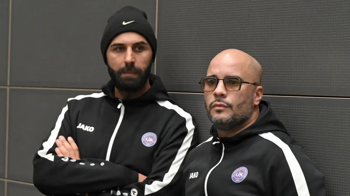 Fussball : Hallenfussball in Bernau Sparkassen-Arena, Hussitencup 2026 NIEDERBARNIM MASTERS, die Trainer Mesut Özcan und Lucio Geral v.l. Klosterfelde
FOTO BENK 09.01.2026