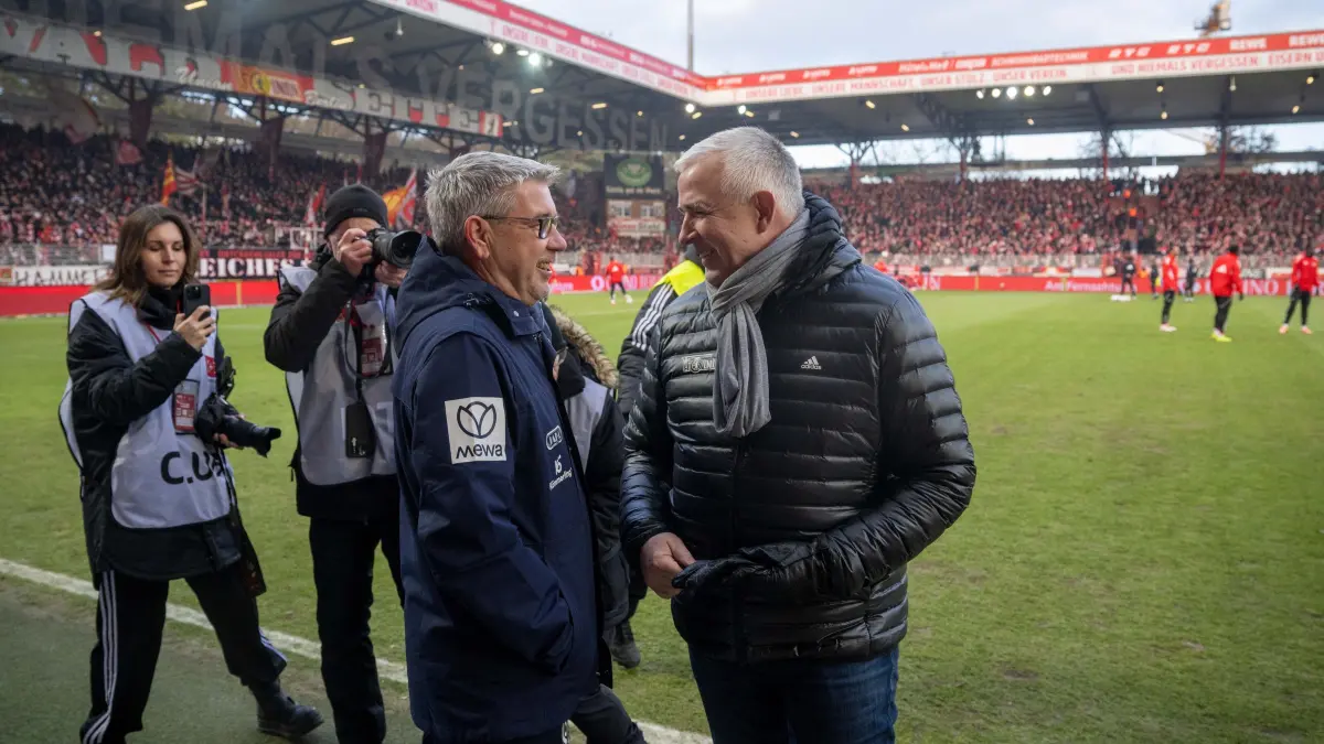 1.BL 1. FC Union - Mainz 05 2025/26: Fußball, Herren, Saison 2025/2026, 1. Bundesliga (16. Spieltag), 1. FC Union Berlin - 1. FSV Mainz 05, v. l. Trainer Urs Fischer (Mainz 05) und Präsident Dirk Zingler (1. FC Union) vor dem Spiel, 10.01.2026, Foto: Matthias Koch