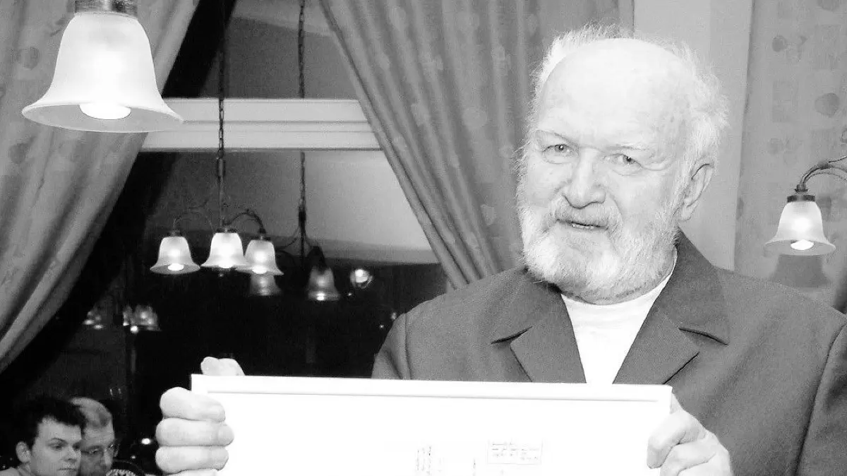 Manfred Vogler, zu DDR-Zeiten Stadtarchitekt in Frankfurt (Oder) und hier bei einer Ausstellungseröffnung im Jahr 2003, ist verstorben.
