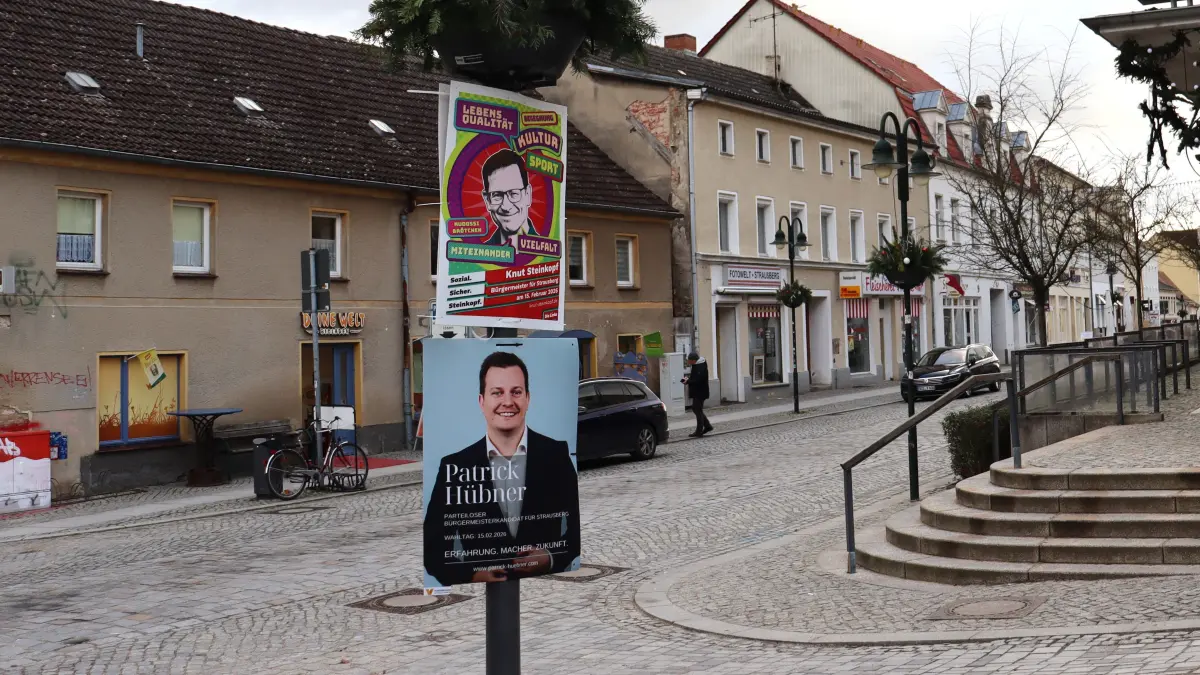 Wahlplakate in Strausberg: Sowohl die unabhängigen als auch die von Parteien unterstützten Kandidaten können auf Unterstützung setzen.