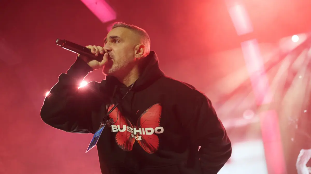 Konzertstart Bushido - „Alles wird gut“ - Tour 2026: 12.01.2026, Berlin: Rapper Bushido steht auf der Bühne zum Konzertstart "Alles wird gut" - Tour 2026 in der Uber Arena. Foto: Annette Riedl/dpa +++ dpa-Bildfunk +++