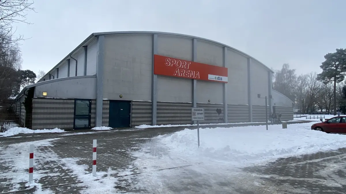 Die Edis-Arena hinter dem Bernhardinum in Fürstenwalde dient der katholischen Schule, aber auch der Sonnengrundschule für den Schulsport. Vor allem die Freianlagen haben eine Sanierung nötig.