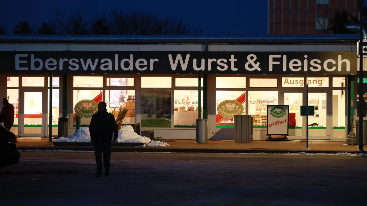 Am Produktionssstandort in Britz gehen bald die Lichter aus: Noch ist der Fabrikverkauf der Eberswalder Wurstspezialitäten GmbH & Co.KG geöffnet. Das Werk existiert seit fast 50 Jahren.