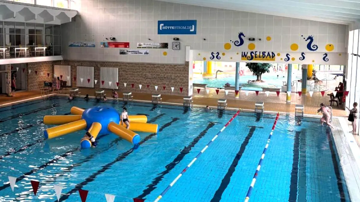 Eisenhüttenstadt. Inselbad mit Krake. Datum unbekannt. Foto: Janet Neiser