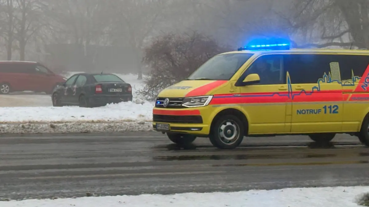 Rettungswagen in der Heinrich-Hildebrand-Straße in Frankfurt (Oder)