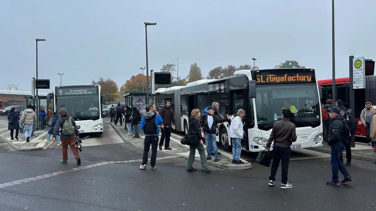 Kein RE1 in Erkner: Bus statt Bahn