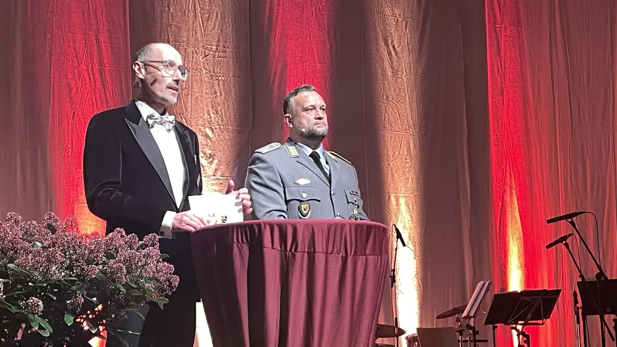 Prenzlaus Bürgermeister Marek Wöller-Beetz und Batallionskommandeur Oberstleutnant Philipp Riedel führten durch den Neujahrsempfang am 15.1. 2026.