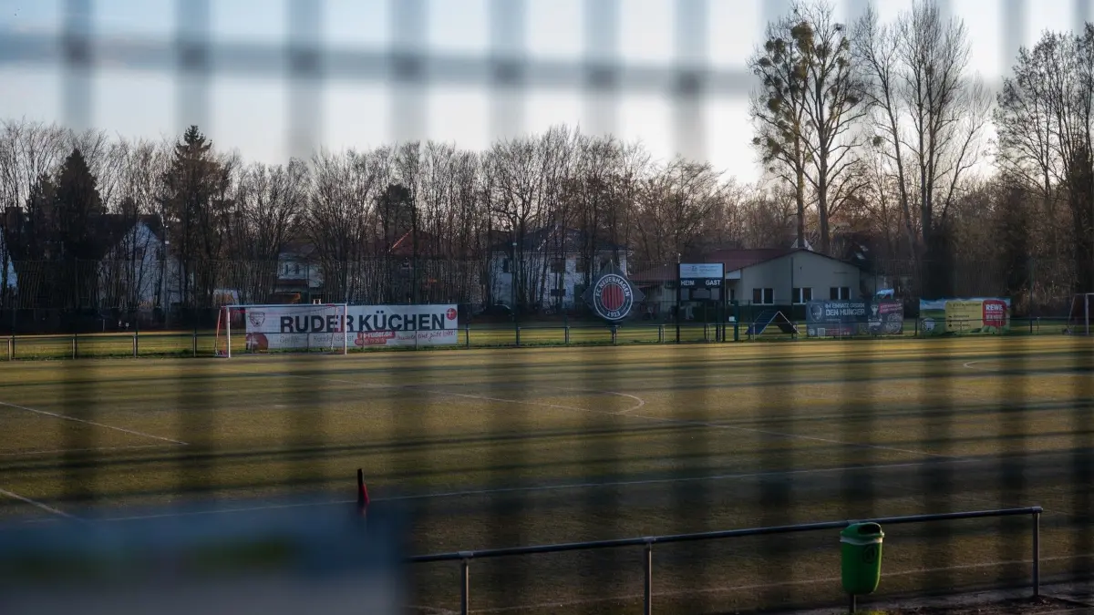 Der Jahnsportplatz in Neuenhagen ist in die Jahre gekommen. Mit Fördermitteln soll nun eine umfangreiche Sanierung durchgeführt werden.