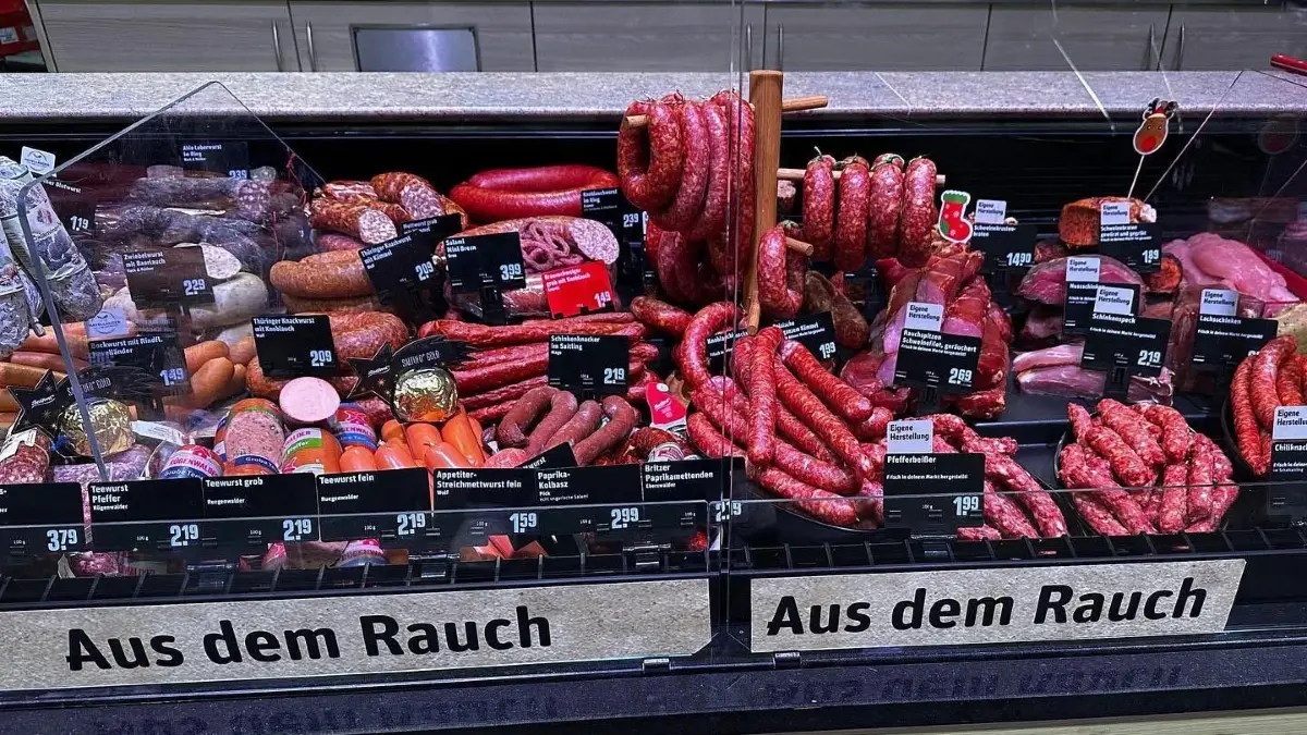 Wurst- und Fleischspezialitäten aus eigener Herstellung