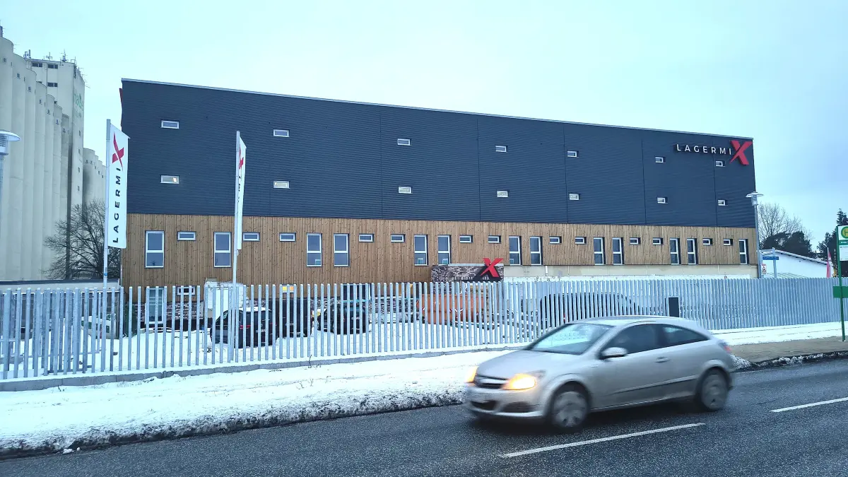 Das Lagermix-Gebäude in der Britzer Straße im Januar 2026. Für Menschen aus Eberswalde und Umgebung könnte es in vielfacher Hinsicht bald ein Anlaufpunkt werden.