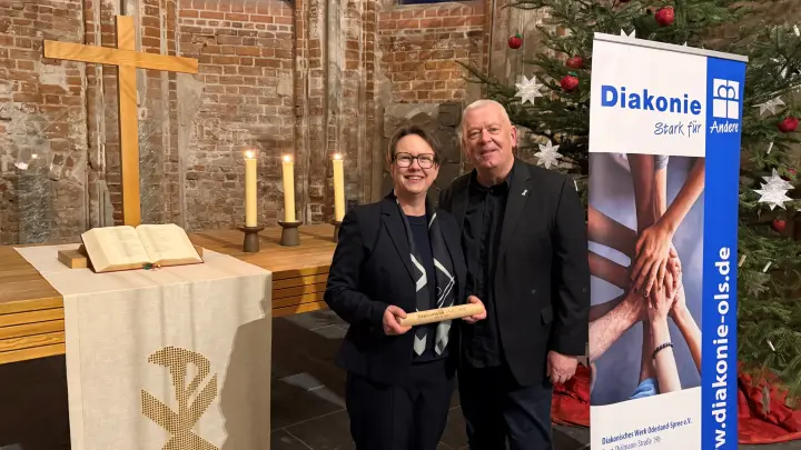 Lars Dittner übergibt an Alexa Ziegeler