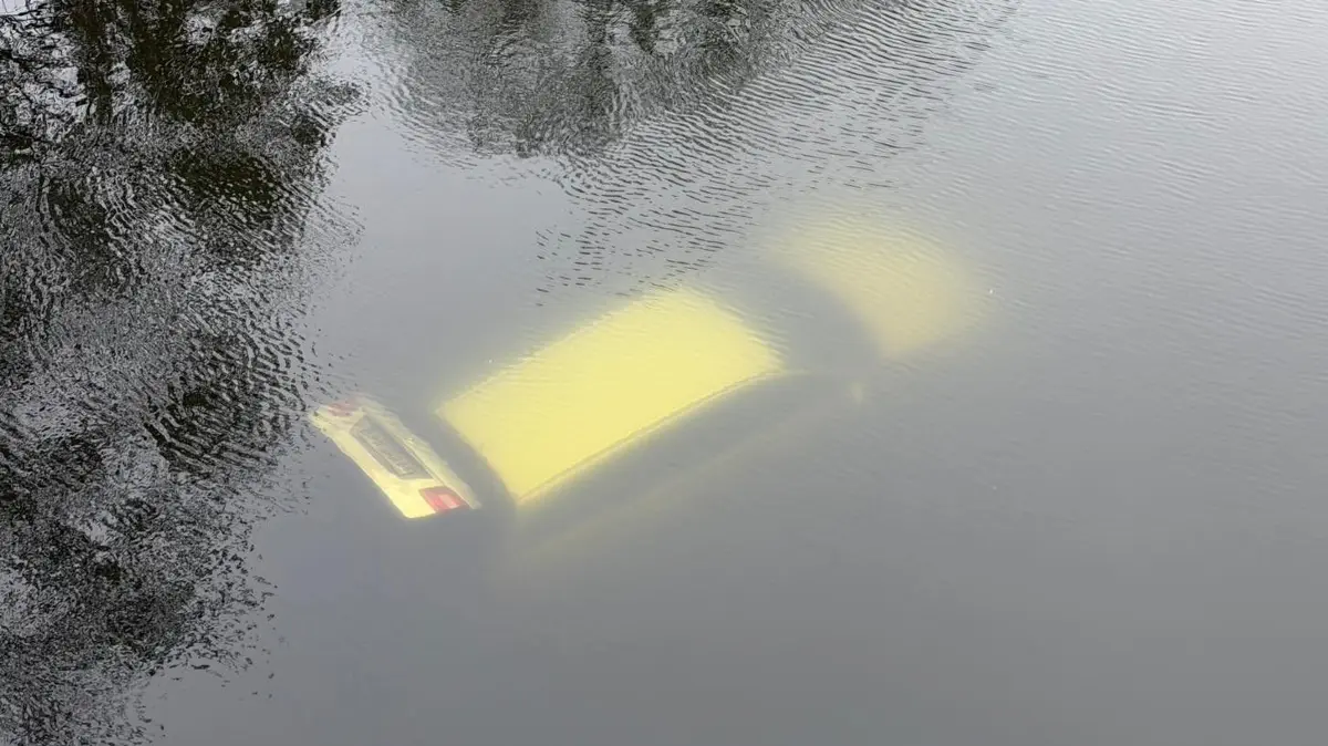 Auto Pkw im Havelkanal Havel Zehdenick nahe Brücke Castrop-Rauxel-Allee versunken DLRG Feuerwehr