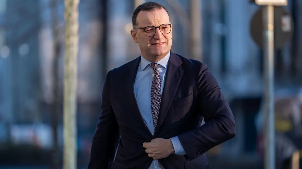 CDU Klausur: 19.01.2026, Berlin: Jens Spahn (CDU), Vorsitzender der CDU/CSU-Bundestagsfraktion, kommt zur Sitzung des CDU-Bundesvorstands. Der CDU-Vorstand kommt zu seiner Jahresauftakt-Klausur zusammen und will eine Erklärung zur Wirtschaftspolitik verabschieden. Foto: Michael Kappeler/dpa +++ dpa-Bildfunk +++