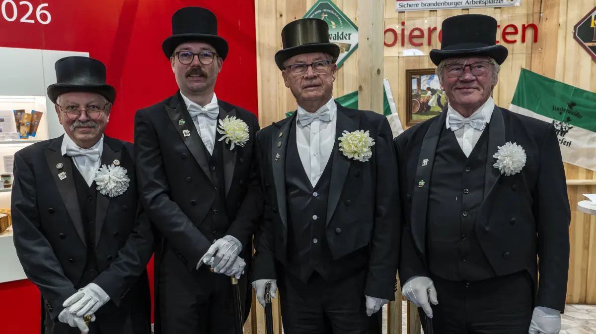 Grüne Woche: Die Sänger von Finsterwalde am Brandenburg-Tag in der Brandenburghalle auf der Internationalen Grünen Woche auf dem Messegelände in Berlin-Charlottenburg. Sie ist weltweit die größte Messe für Ernährungswirtschaft, Landwirtschaft und Gartenbau und fand 1926 zum ersten Mal statt. *** The Singers of Finsterwalde on Brandenburg Day in the Brandenburg Hall at the International Green Week on the exhibition grounds in Berlin Charlottenburg It is the worlds largest trade fair for the food industry, agriculture and horticulture and was held for the first time in 1926