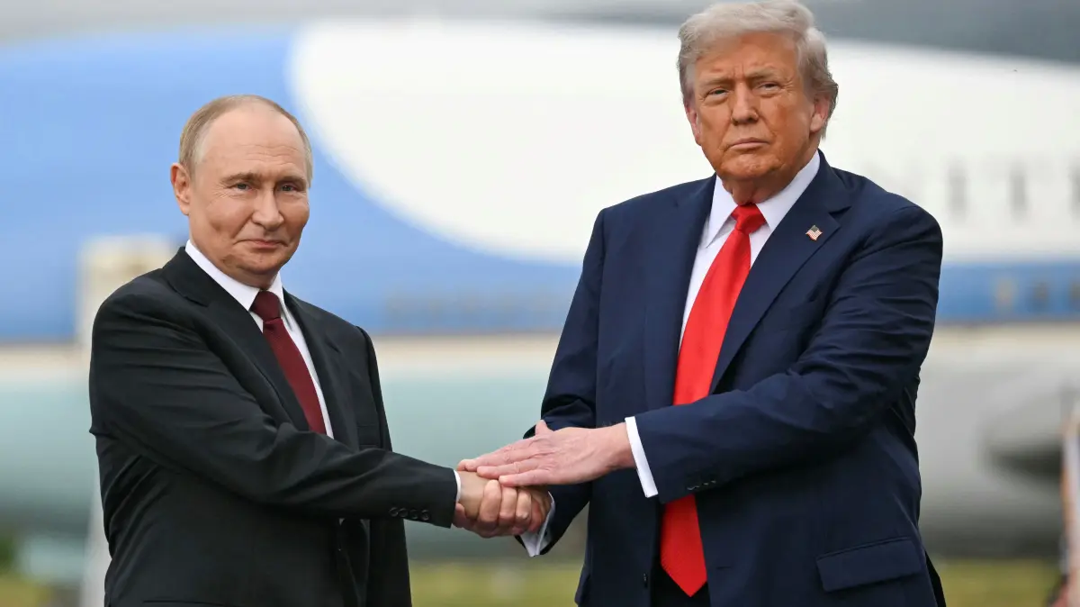 Mini package : One year of Trump presidency: (FILES)US President Donald Trump greets Russian President Vladimir Putin on the tarmac after they arrived at Joint Base Elmendorf-Richardson in Anchorage, Alaska, on August 15, 2025. Key allies reacted coolly on January 19, 2026 to US President Donald Trump's invite to pay $1.0 billion for a permanent spot on his "Board of Peace" for resolving international conflicts, with analysts likening it to a pay-to-play version of the UN Security Council. The White House has asked various world leaders to sit on the board, chaired by Trump himself, including Russian President Vladimir Putin, Hungarian premier Viktor Orban and Canadian Prime Minister Mark Carney. (Photo by ANDREW CABALLERO-REYNOLDS / AFP)