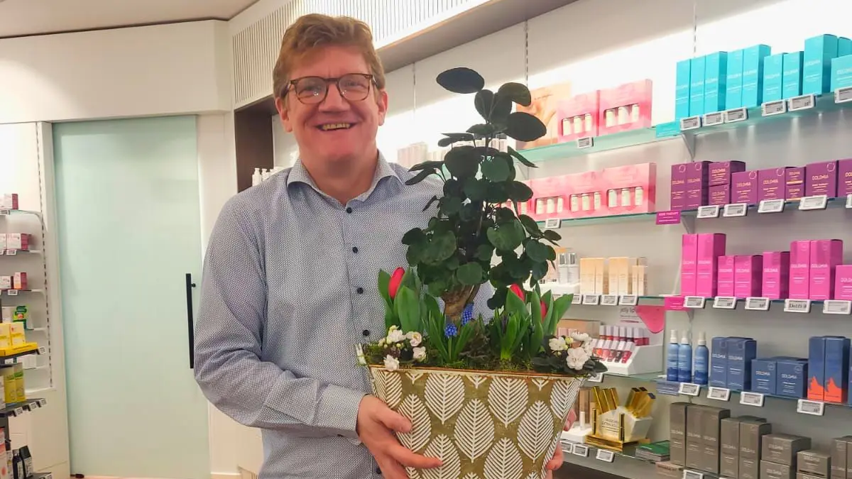 René Rogge bei der Neueröffnung seiner Apotheke in der Alten Post Wandlitz. Apotheke im Postamt. Früher Apotheke Schönwalde.
