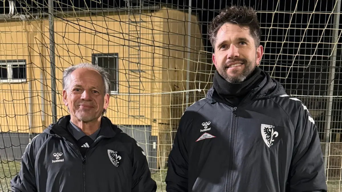 Steffen Borkowski (links) und Christoph Schiller werden als gleichberechtigte Trainer den SV Zehdenick durch die Rückrunde der Landesliga Nord führen.