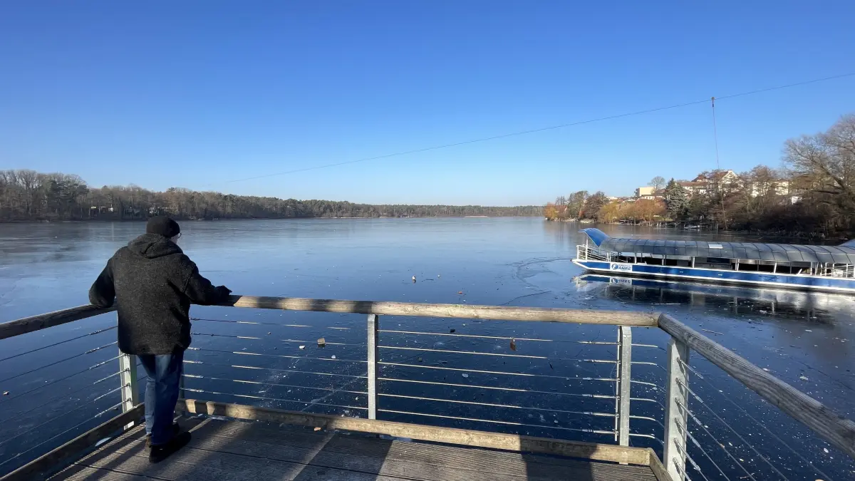 Besorgt blicken viele Strausberger und Strausbergerinnen auf den Straussee, das Wahrzeichen der Stadt. Jetzt sind die Kandidierenden gefragt: Was muss passieren, dass der Pegel nicht weiter sinkt?