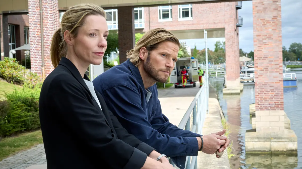 In „Einsatz Seeler – Ein Lübeck-Krimi“ ermitteln Hannah Voigt (Friederike Linke) und Eric Seeler (Sebastian Ströbel) in ihrem ersten gemeinsamen Fall.