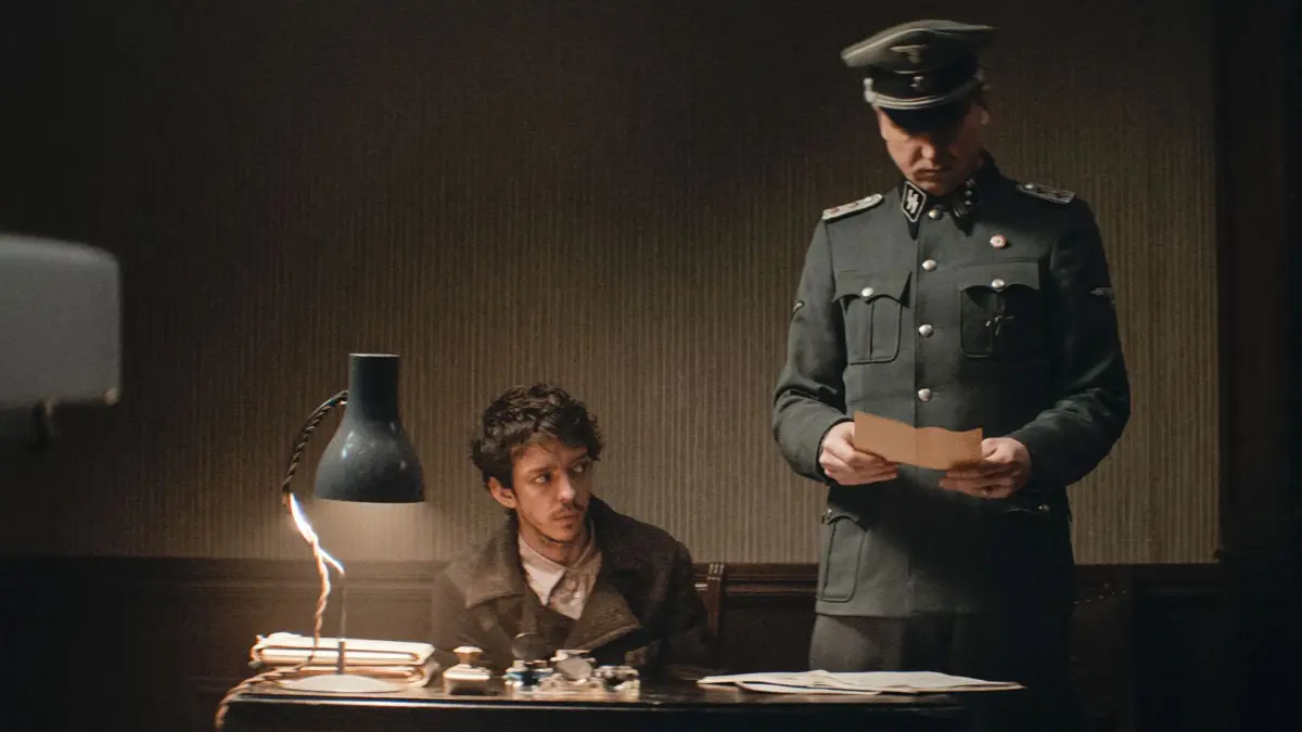Filmstill: Szene aus "Persischstunden" (2020)