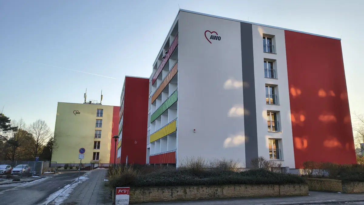 Das Haus der AWO in der Schorfheidestraße 34 in Eberswalde. Am Dienstagnachmittag machten sich Michael Groß, Präsidiumsvorsitzender des AWO-Bundesverbandes und der SPD-Bundestagsabgeordnete Stefan Zierke ein Bild von der Arbeit.