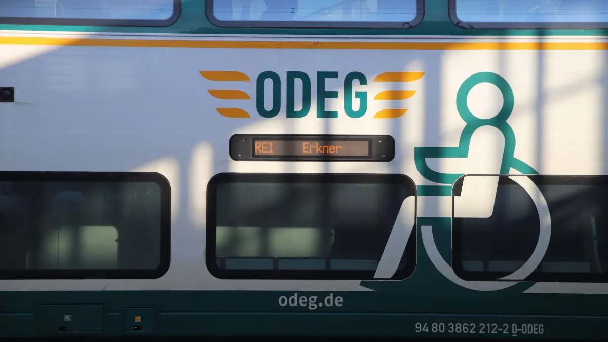 Störung beim RE1 zwischen Frankfurt (Oder) und Berlin. Die Züge, hier beim Halt in Fürstenwalde, enden derzeit in Erkner.
