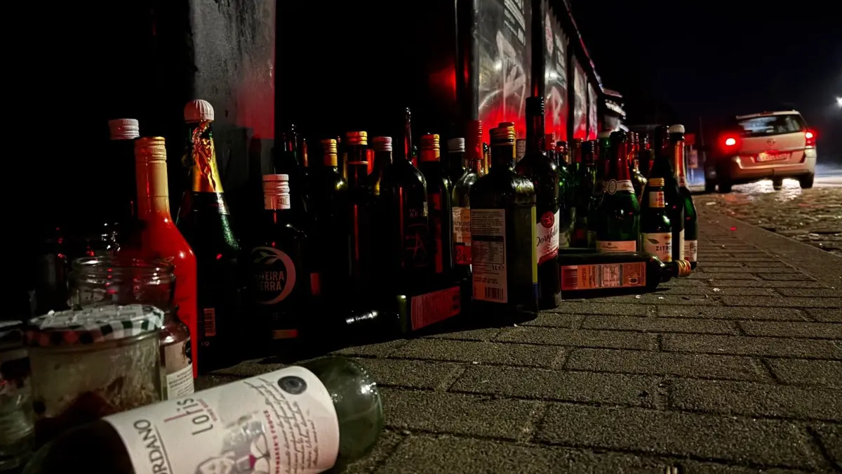 Randvoll: Zahlreiche Glascontainer in Oranienburg und Umgebung sind überfüllt.