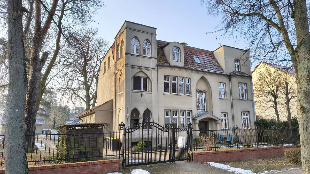 Das Haus in der Bahnhofstraße in Biesenthal. Viele Villen in der Straße haben einen ähnlich reizvollen Charme.