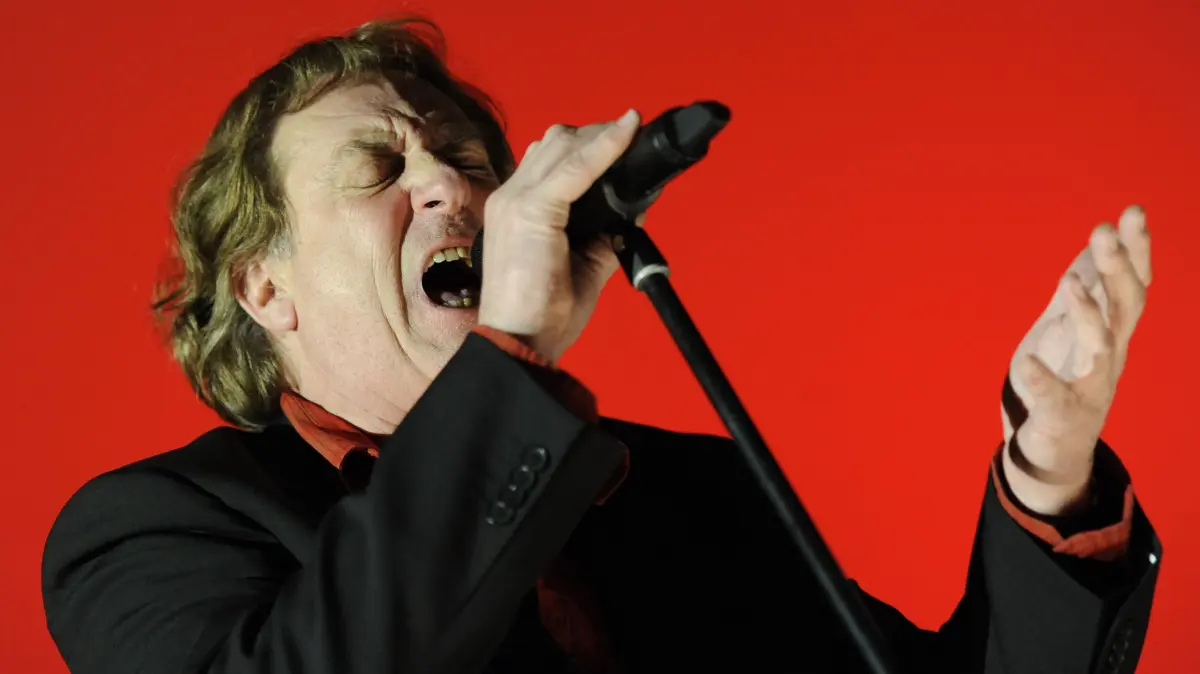 Thomas "Monster" Schoppe, der Frontmann und einzige noch von der ursprünglichen Besetzung verbliebene Musiker der Band Renft, bei einem Konzert im Jahr 2010 in Berlin