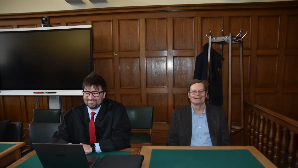Anwalt Tim Stähle und Axel Heinzel-Berndt, Naturschutzreferent beim BUND Brandenburg. Am 22. Januar fand vor dem OVG Berlin-Brandenburg eine Verhandlung über den Bebauungsplan zur geplanten Betriebserweiterung des Casekower Schweinemastbetriebs Blumberg GmBH statt.