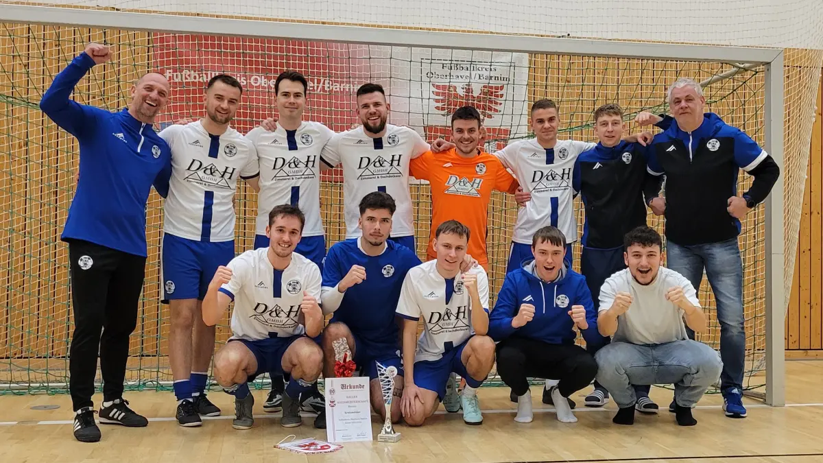 Hallenfußball, Kreismeisterschaft Oberhavel/Barnim, Sieger bei den Herren FSV Bernau II, Sieger bei den Frauen Oranienburger FC Eintracht