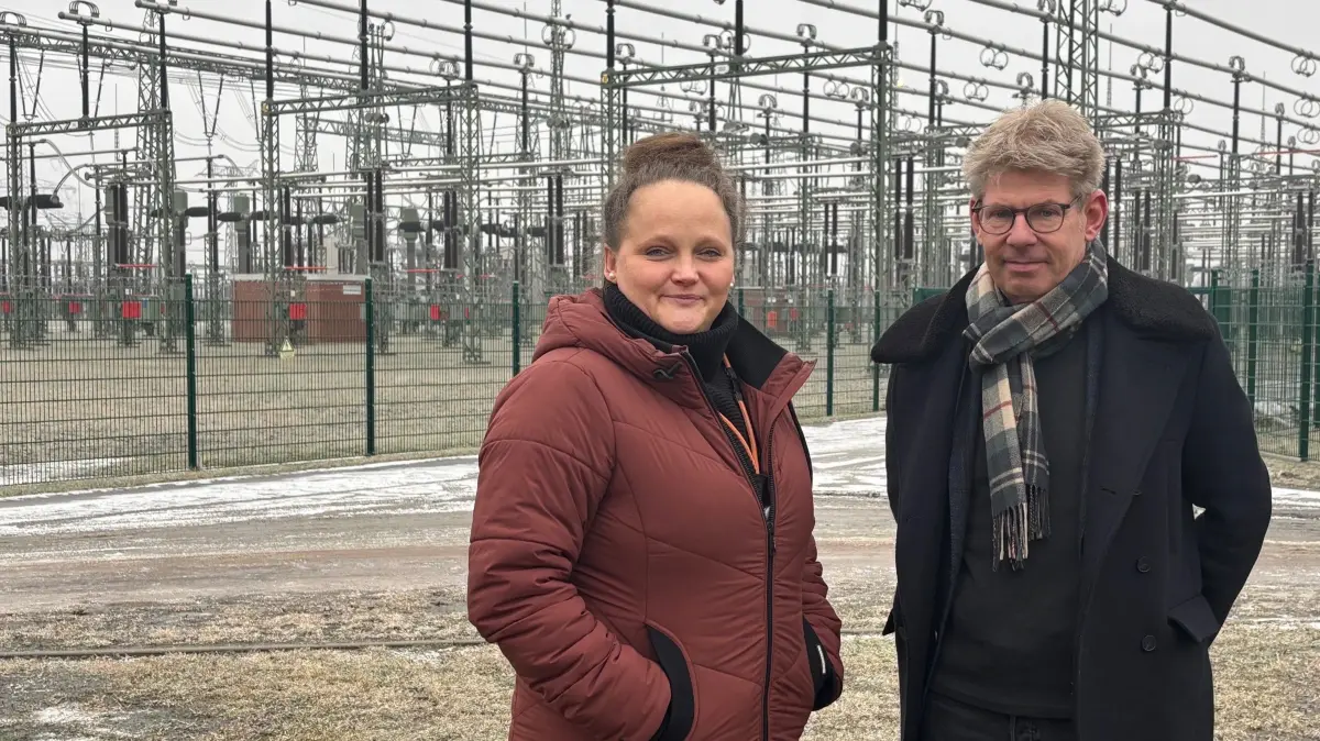 Vor-Ort-Termin bei 50Hertz in Neuenhagen bei Berlin, Bereichsleiterin "Operative Systemführung" Anne-Katrin Merten und Bürgermeister Ansgar Scharnke